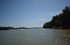 Prevrnuo se čamac na Dunavu u Beogradu: Jedan muškarac se spasao, u toku potraga za još trojicom