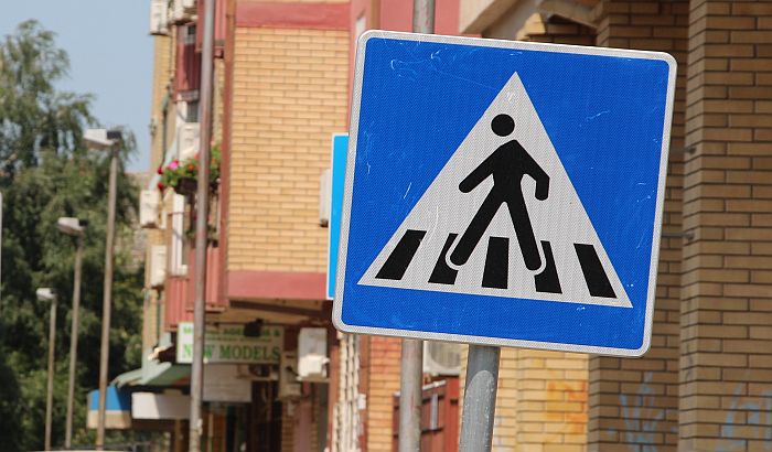 ANKETA Novi Sad daje milione za LED treptače kod pešačkih prelaza - da li će poboljšati bezbednost na putu?