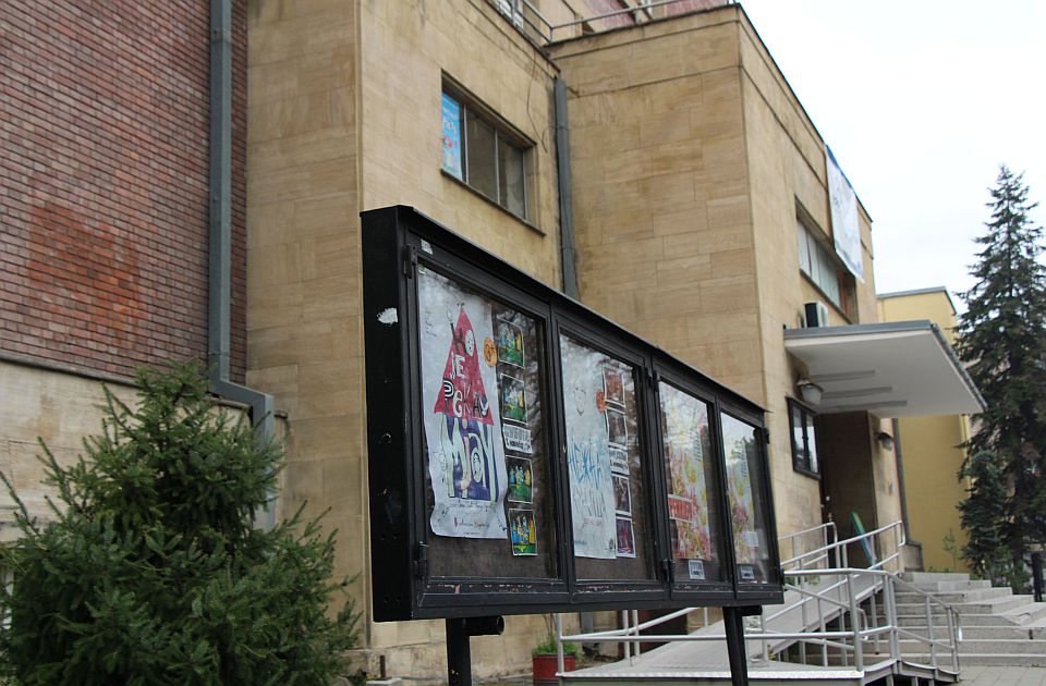 Ansambl Pozorišta mladih pokrenuo peticiju: Vratimo veliku scenu