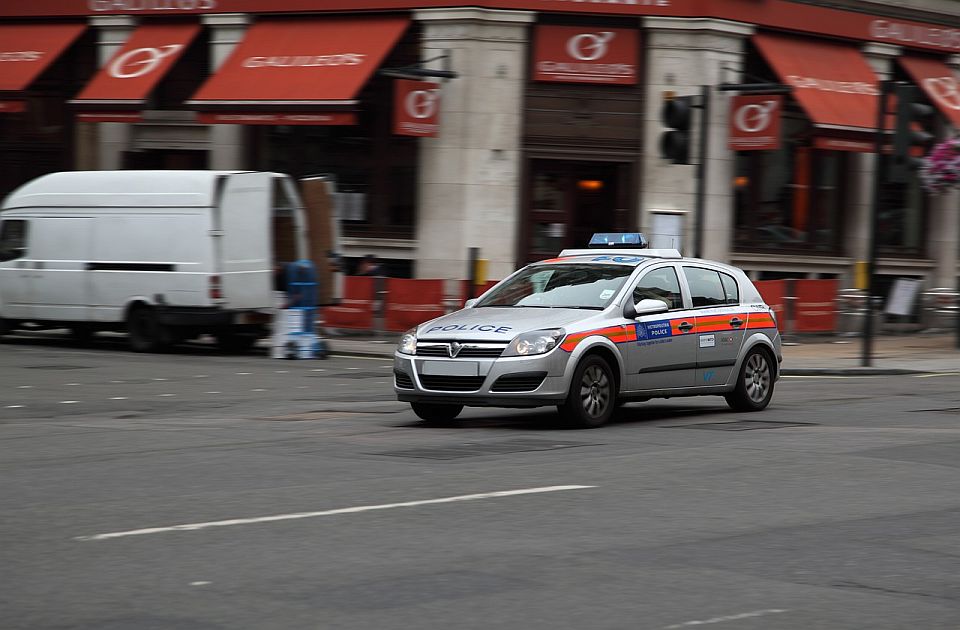 Hemijski incident u Londonu: Bacio korozivnu supstancu na prolaznike, među povređenima i deca