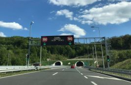 Beton otpao sa nadvožnjaka na automobil na auto-putu kod Niša, radnici 