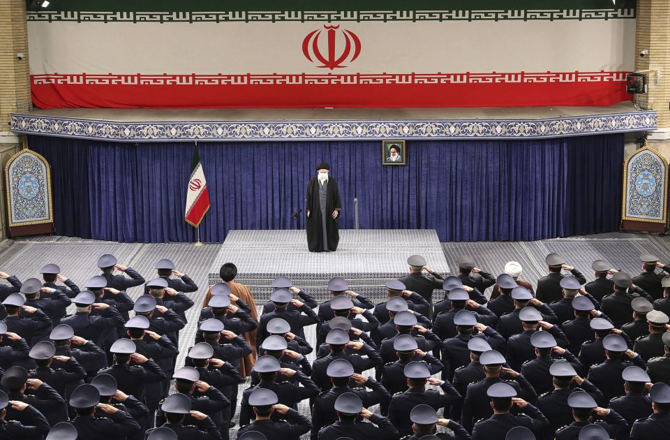 Hakeri na kratko prekinuli govor predsednika Irana na godišnjicu iranske revolucije
