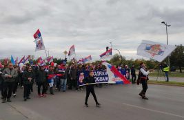 VIDEO: Ovako izgleda podrška Srbima na Kosmetu iz Novog Sada - u režiji režima