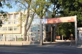 Dvoje dece povređene kod Novog Sada na intenzivnoj nezi, jedno mora u Beograd Dvoje dece povređene kod Novog Sada na intenzivnoj nezi, jedno mora u Beograd