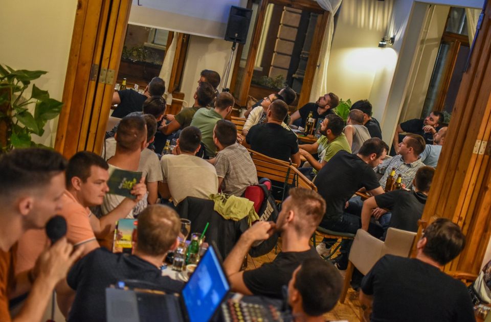 Superbetov fudbalski pab kviz 28. aprila u Radio kafeu