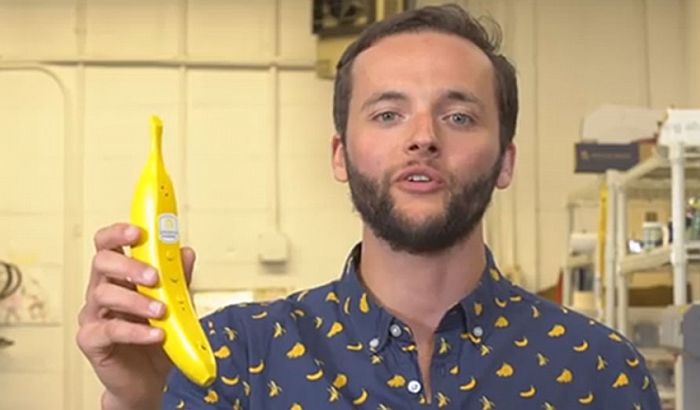 VIDEO: Na tržište stigao banana "telefon"
