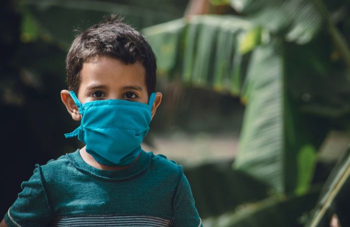 Infektolog: Zaštitne maske obavezne za sve, pa i za decu