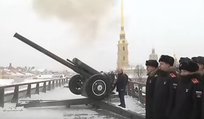 VIDEO: Putin pucao iz topa na Božićnoj ceremoniji