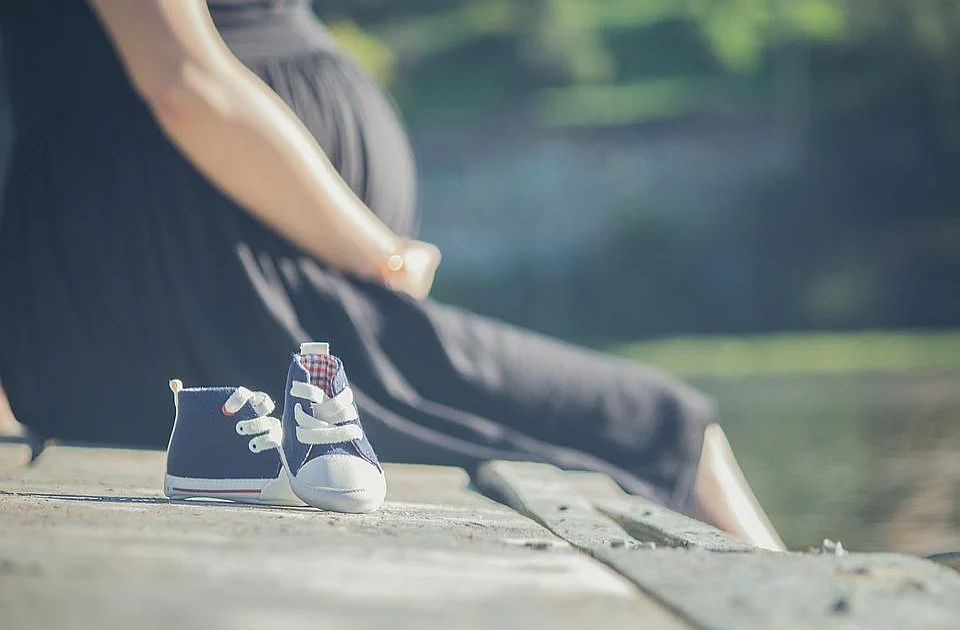 "Bebac": Rešiti problem kašnjenja naknada za trudnice