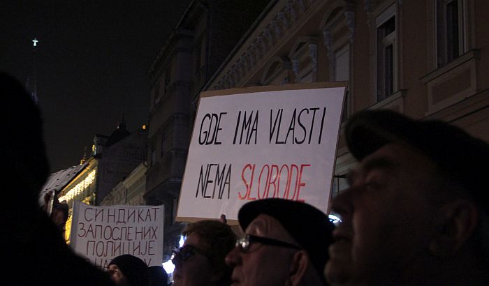 Kec iz vladanja: Kakav je život u Srbiji?