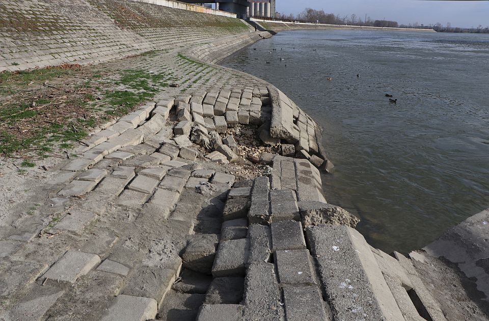 FOTO, VIDEO: Urušio se deo dunavskog nasipa u Novom Sadu