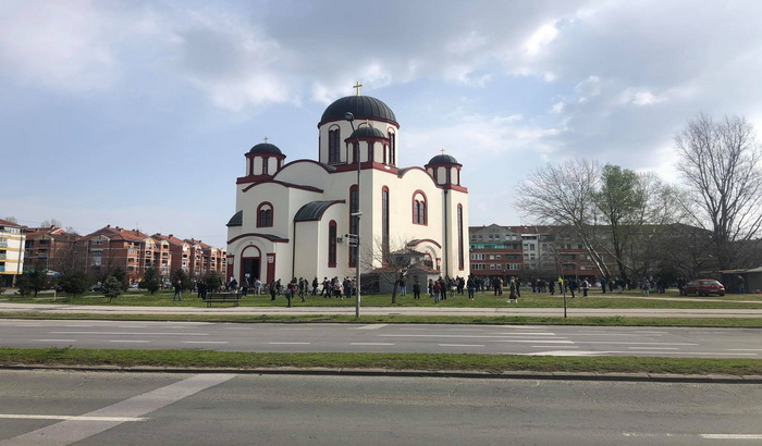 Nema zabrane pričešćivanja, iako struka takvo ponašanje smatra visoko rizičnim