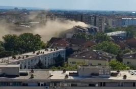VIDEO: Požar u potkrovlju zgrade u Novom Sadu, vatrogasci na terenu