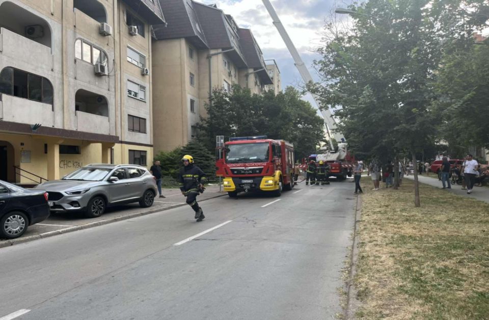 Vatrogasci obuzdali požar u zgradi u Novom Sadu
