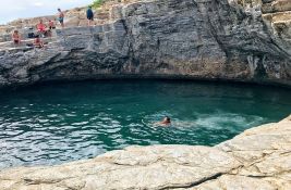 FOTO: Da li ste posetili Giolu - prirodni bazen u steni na Tasosu, atrakciju za ljubitelje skakanja