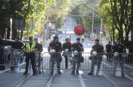 Povređen policajac na Slaviji: Vozač probio blokadu, udario ga autom i pobegao