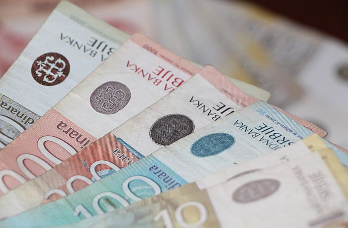 Vlada 950 miliona dinara namenjenih RFZO i za spoljni dug preusmerila za subvencije 