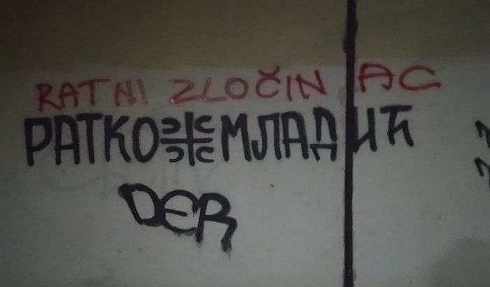 FOTO: Mesecima nadležnima prijavljivao grafit "Ratko Mladić" na Limanu, pa ga na kraju sam "prepravio"