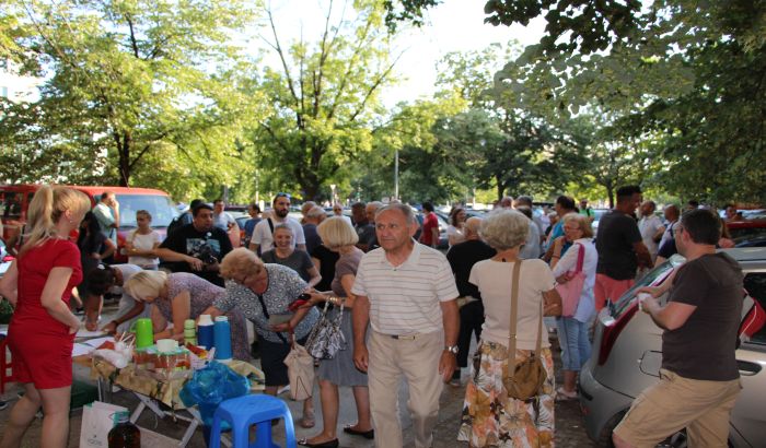 FOTO: Limanci ujedinjeni protiv izgradnje niza garaža