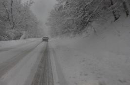 Zabranjen saobraćaj za teretnjake i automobile bez zimske opreme preko Iriškog venca