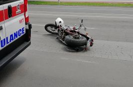 Mladić oboren sa motocikla kod Pupinovog mosta: Teško povređen, prevezen na reanimaciju