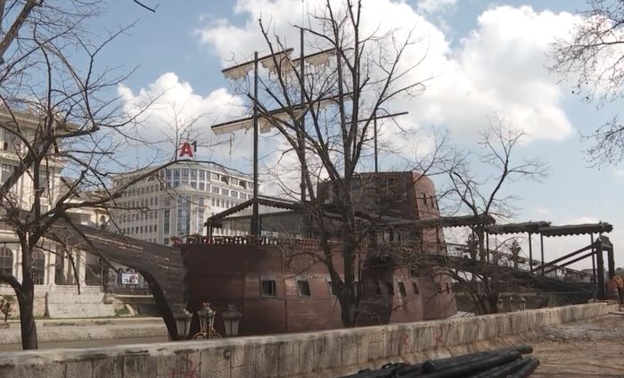 VIDEO: Skoplje uklanja "galiju" postavljenu u sklopu kontroverznog projekta