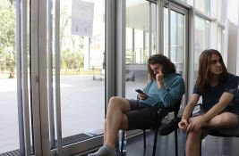 Rektorat i dalje blokiran: Studenti čekaju pregovore, spremni da protestuju do daljeg