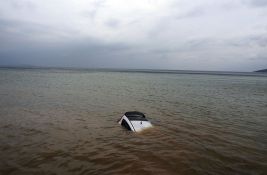 Srpski turisti zarobljeni u Grčkoj zbog poplava: Svima su nam vozila završila u moru