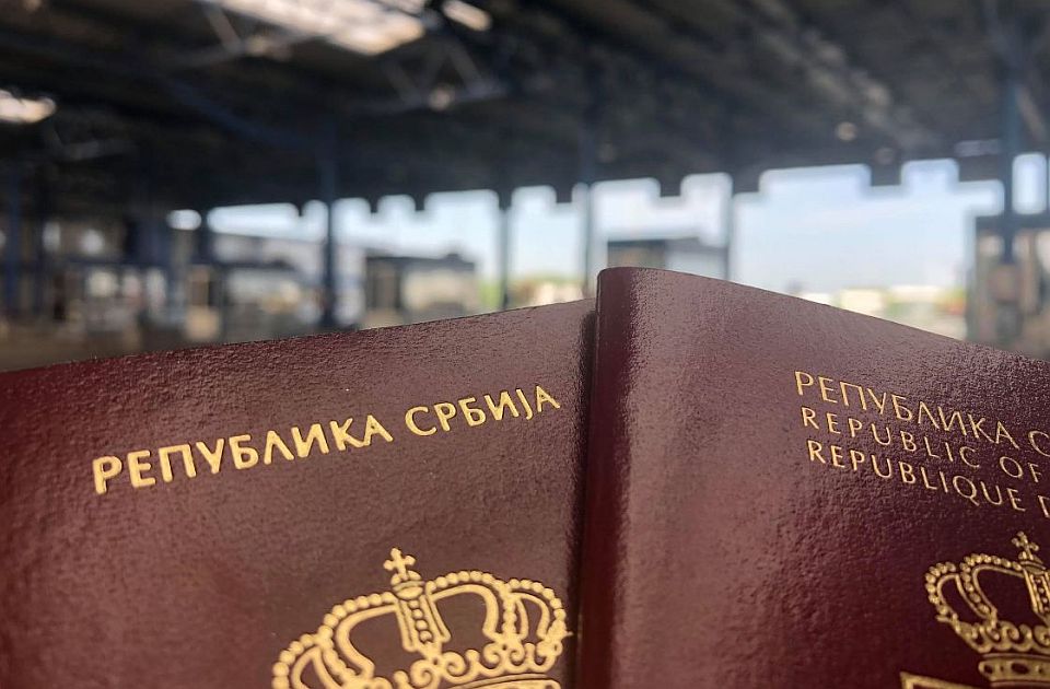 Srbija Rusima pasoše "deli šakom i kapom": Stiglo upozorenje iz EU na moguće uvođenje viza