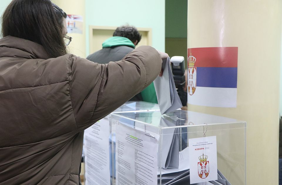 Srbija na vanredne parlamentarne izbore najranije 17. decembra, beogradski još neizvesni