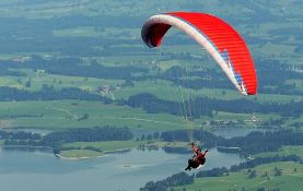 Spasen povređeni paraglajderista na Rtnju