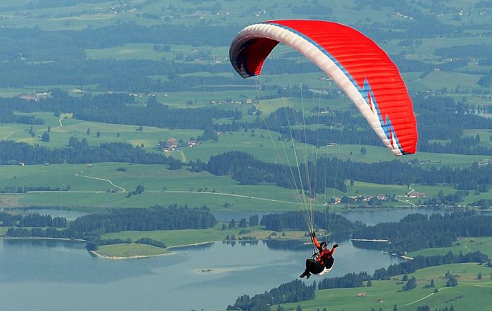 Spasen povređeni paraglajderista na Rtnju