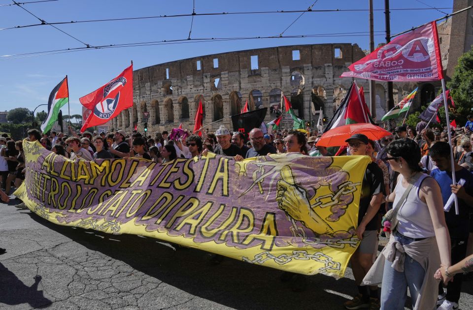 Rimljani na ulici: Protiv zakona koji štiti policiju od optužbi za prekomernu upotrebu sile