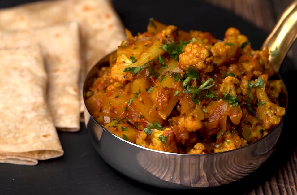 VIDEO: Aloo Gobi - fino indijsko jelo od krompira i karfiola 