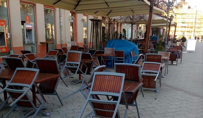 Skoro sve zatvoreno do ponedeljka u šest sati