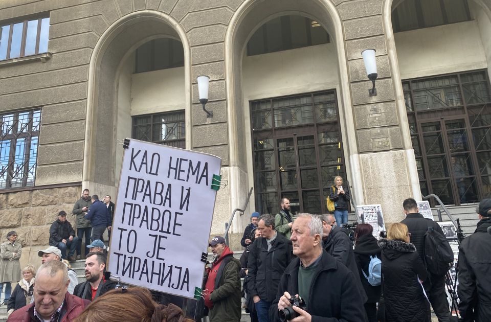 VIDEO Protest zbog oslobađajuće presude za ubistvo Ćuruvije: "Ubili ste pravdu, ali istina živi"