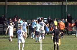 VIDEO Tuča na utakmici: Sukob igrača Slobode i navijača Veternika, stradao i policajac