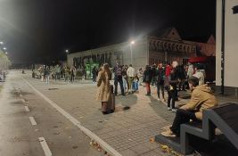 Nekoliko desetina Novosađana krenulo za Beograd da pruži podršku Dijani Hrki