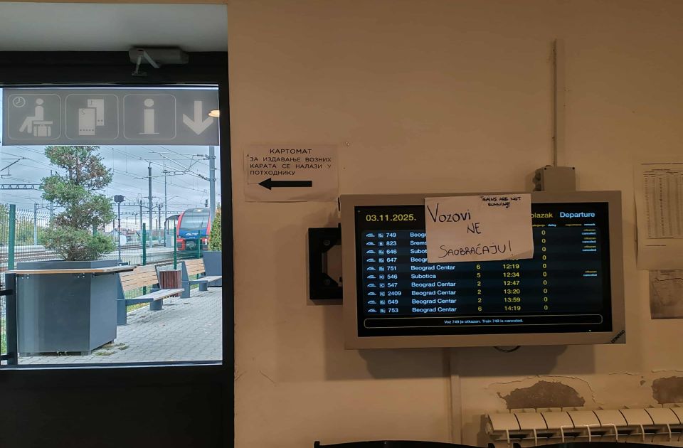 Vozovi i dalje stoje, Srbijavoz se ne oglašava