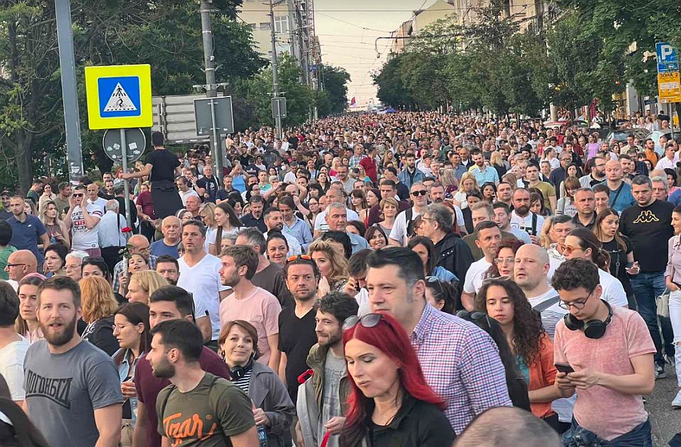 Učesnici protesta protiv nasilja u Beogradu u subotu idu do zgrade Pinka