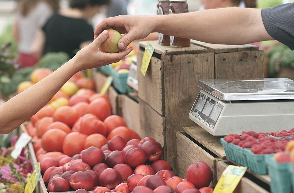 Cene u Srbiji rastu, plate ostaju iste, potrošnja opada: Ekonomskom tigru "ne cvetaju ruže"