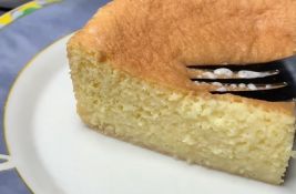 Mekan i vazdušast koh sa grizom: Jednostavan domaći kolač