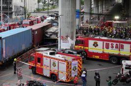 Najmanje osam poginulih u sudaru voza, autobusa i automobila u Bangkoku