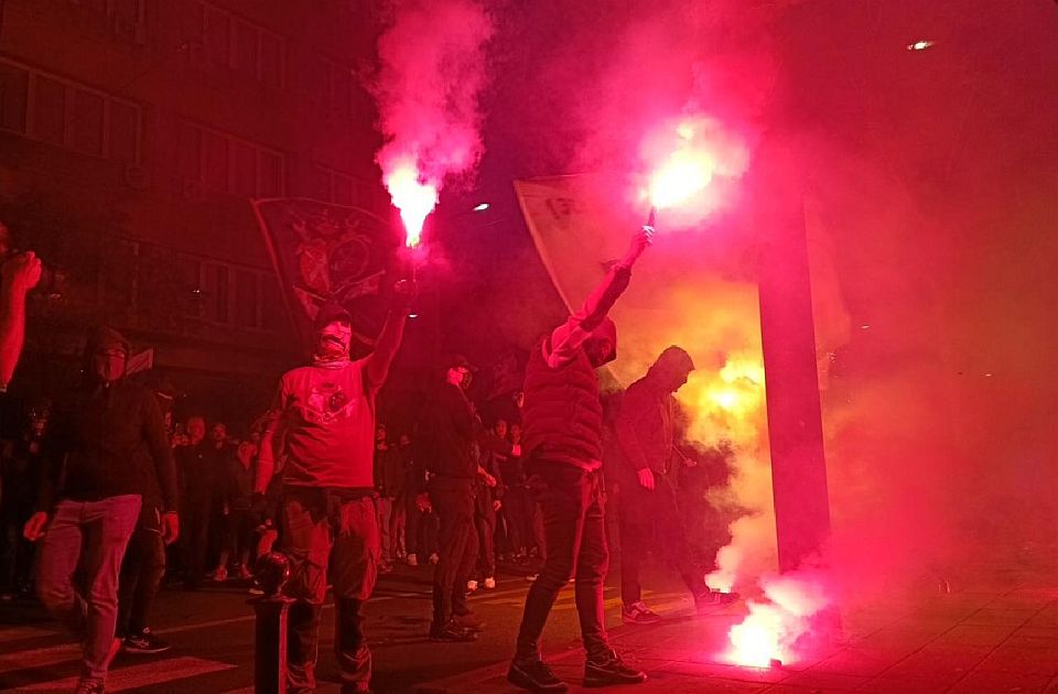 FOTO: Bačene dimne bombe na protestu podrške Rusiji u Beogradu