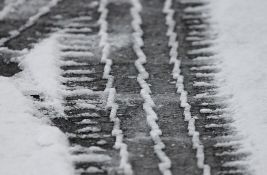 AMSS: Sneg na putevima u višim predelima, u nižim moguća poledica 