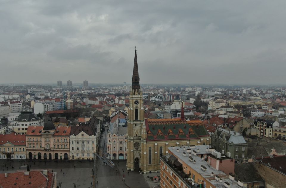 Sreda pred Novosađanima: Jak vetar, promene saobraćanja GSP-a, predstave...