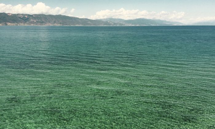 VIDEO: Potonuo brod, nafta se izlila po Ohridskom jezeru