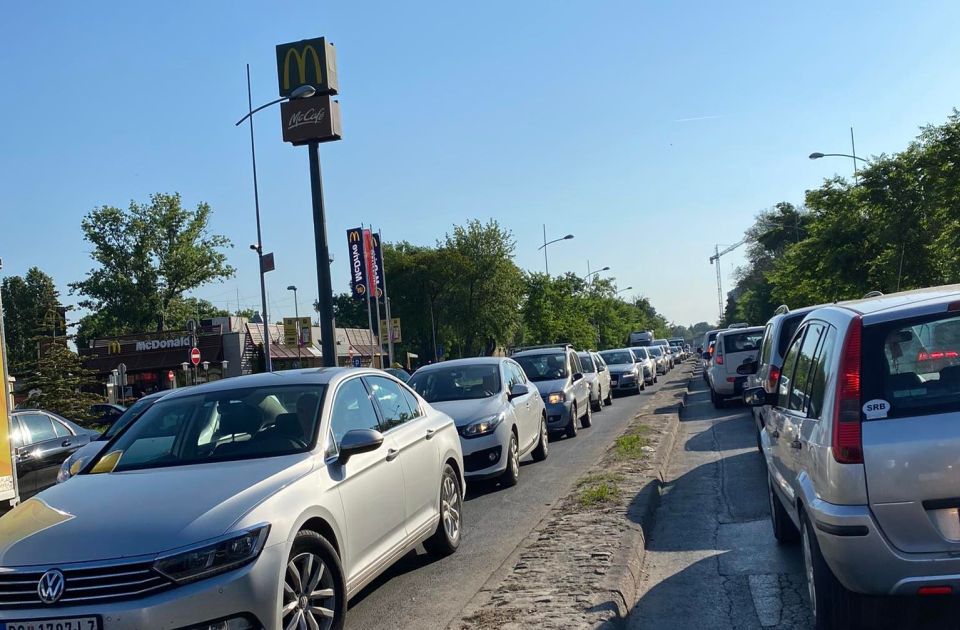 FOTO: Kolaps u Novom Sadu, ogromne saobraćajne gužve zbog zatvaranja Partizanske ulice