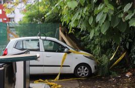 FOTO: Zbog izgradnje zgrade zatvorena ulica na Grbavici, pešaci osuđeni na zapušteni 