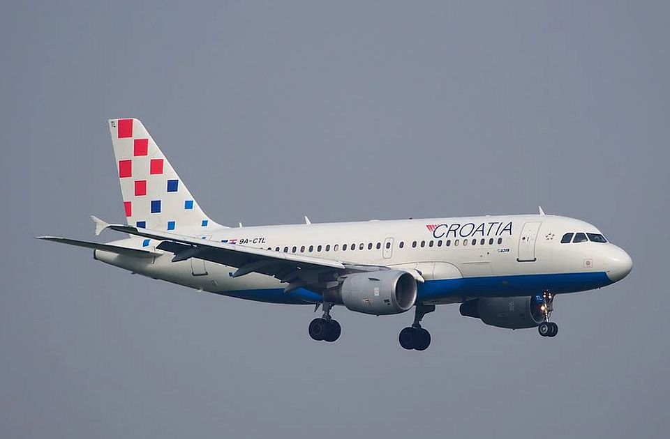 Neko pucao na avion "Croatia airlinesa"